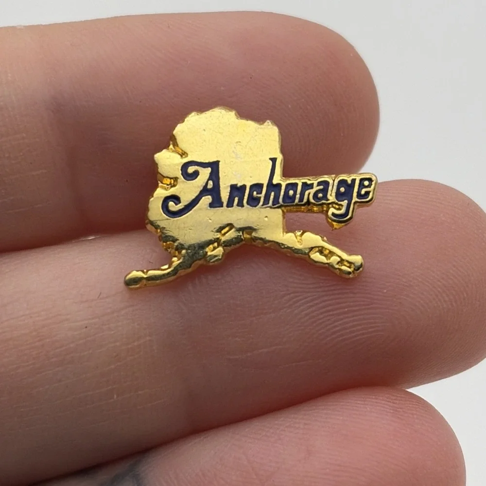 Anchorage Alaska State‎ Outline Gold Tone Tiny Lapel Hat Pin